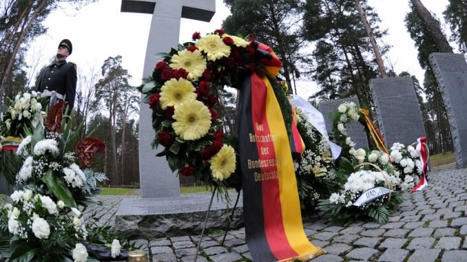 Commemorating the German People's Day of Mourning