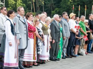 Lithuanian leaders sing the national anthem