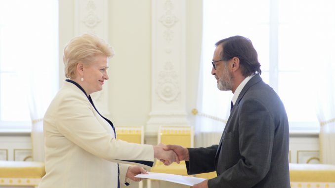 President Dalia Grybauskaitė has received letters of credence from Mexican Ambassador Agustin Gasca Pliego. Photo courtesy of President's Office