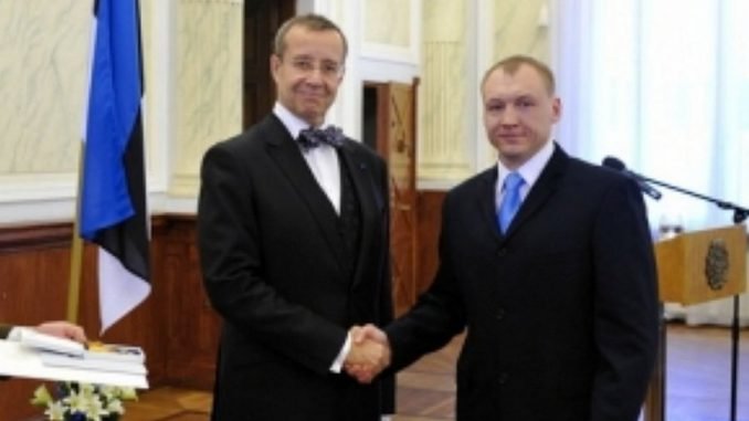 Eston Kohver with Estonian President Toomas Hendrik Ilves