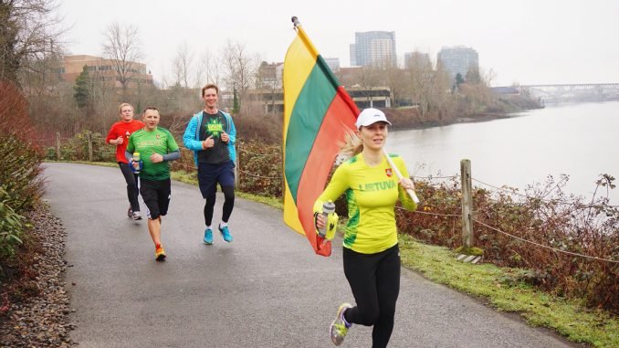 Inga Sadaunikaitė-Kozhevnikov (with a flag) organized a team of runners in response to an invitation from Vilnius. Photo by Darius Kuzmickas