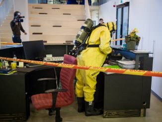 DELFI redakcija gavo voką su įtartinos kilmės milteliais