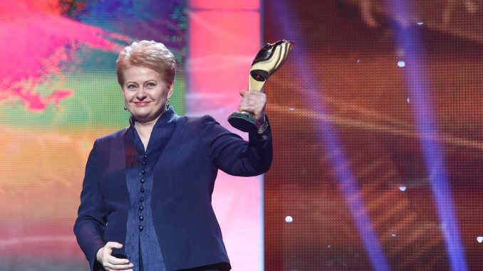 President Dalia Grybauskaitė was presented with Ukraine's Person of the Year 2014 award in in Kyiv Źródło: lrp.lt