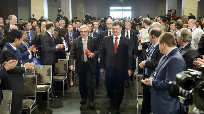 EU Commission President Jean-Claude Juncker and Ukraine's President Petro Poroshenko