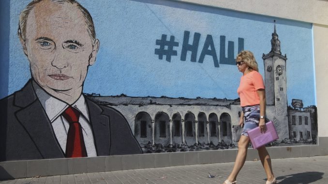 Vladimir Putin's mural in Crimea
