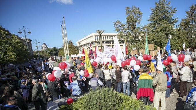 Meeting in the front of the Seimas