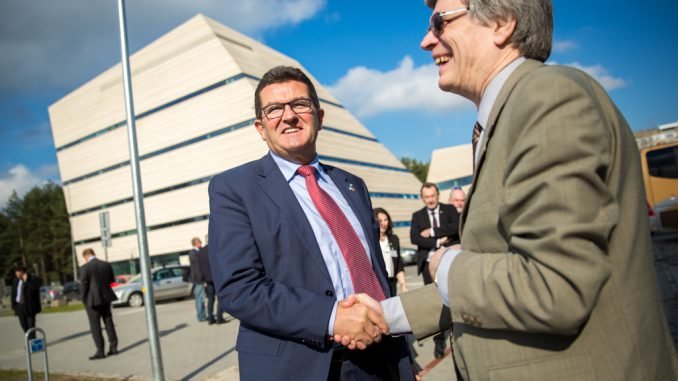 Bavaria's State Secretary for Economic Affairs and Media, Energy and Technology Franz Josef Pschierer with Professor Eugenijus Butkus. Photo by Mindaugas Mikulėnas 