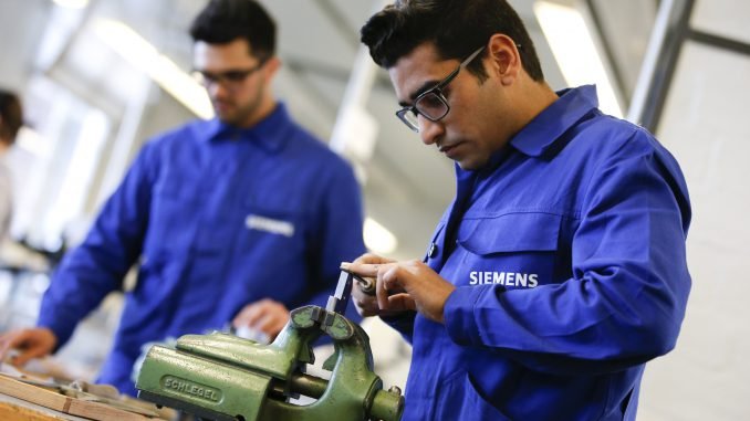 Refugees working in German company "Siemens"