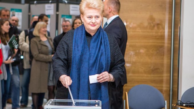 President Grybauskaitė casting her ballot in early voting in the Seimas elections