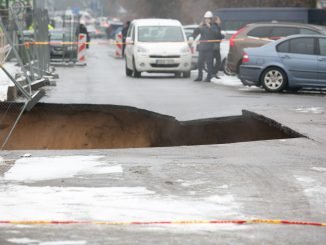 Sinkhole opens in the frofron of Barclays building in Vilnius