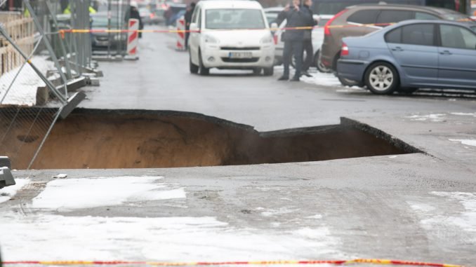 Sinkhole opens in the frofron of Barclays building in Vilnius