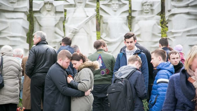 Hundreds of people gathered in Vilnius' Antakalnis Cemetery on Tuesday to mark the anniversary of the Soviet victory in World War Two