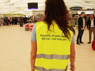 A volunteer at the Kaunas Airport