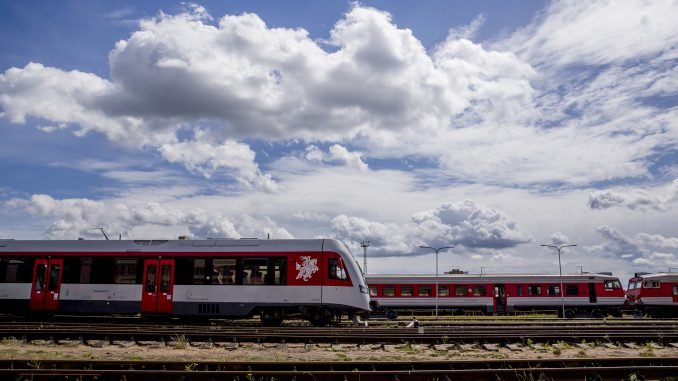 Lietuvos geležinkeliai train