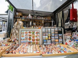 Vendors at the Pilies Str in Vilnius / E. Genys photo