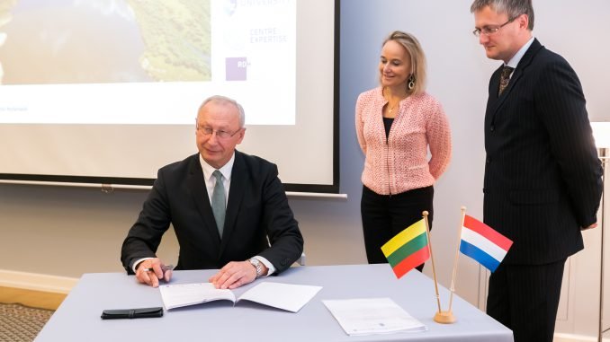 Signing the intent of cooperation at the Dutch embassy in Vilnius