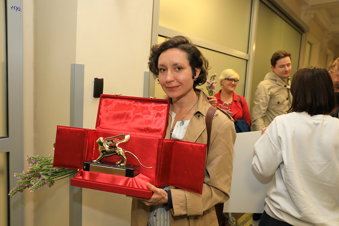 Vaiva Grainytė, one of the winners of the Golden Lion at the Vilnius Airport. Photo courtesy of Saulius Žiūra