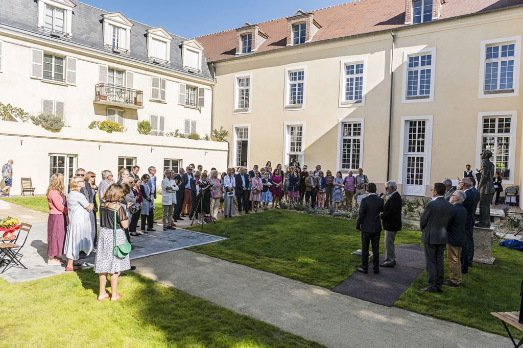 Unveiling Oscar Milosz's Statue in Fontainebleau Photo © Ludo Segers @ The Lithuania Tribune