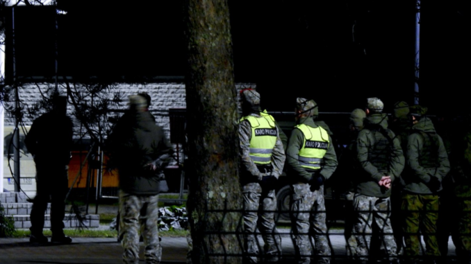 Lithuanian officials at the Lithuania Belarusian border. V. Ščiavinski photo. Lrytas.lt